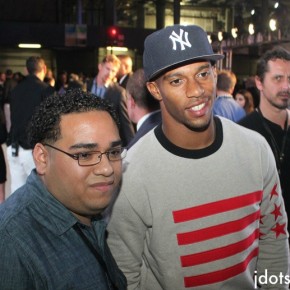 victor-cruz-samsung-galaxy-note-2